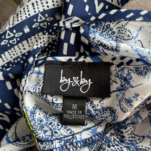 By & By Casual Blouse w/ gold bar accent - Picture 5 of 6